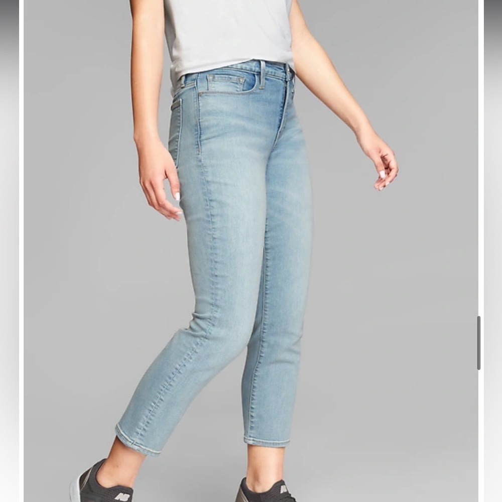 Athleta size 4 straight leg, cropped 26” inseam denim jeans